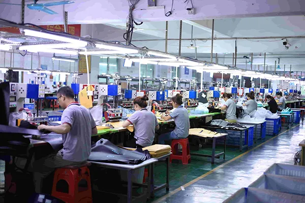 Produsen Kantong Kering: OEM & Pandhuan Produksi Tas Waterproof Kustom